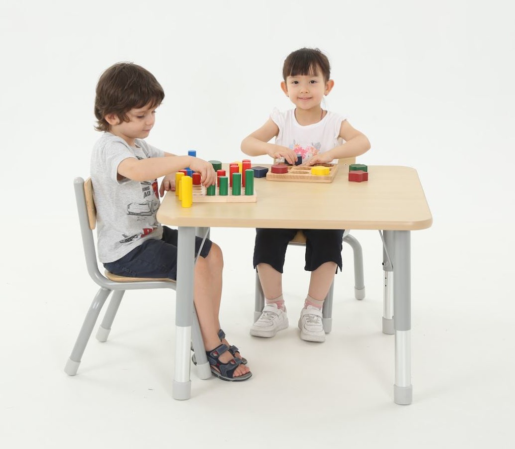 Vierkante kleutertafel Olaf - hoogteverstelbaar