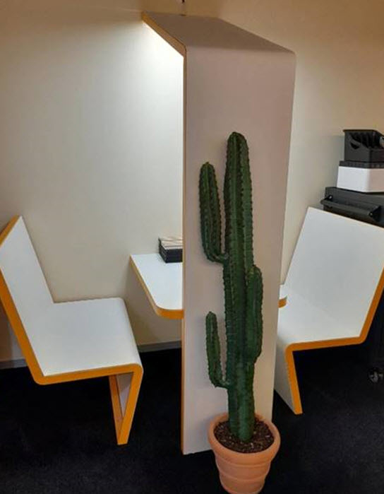 Wandmeubel met tafelelement en 2 zitbanken - incl verlichting